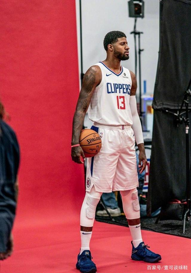 法甲争四大战再添悬念（法甲前四争夺再添变数）