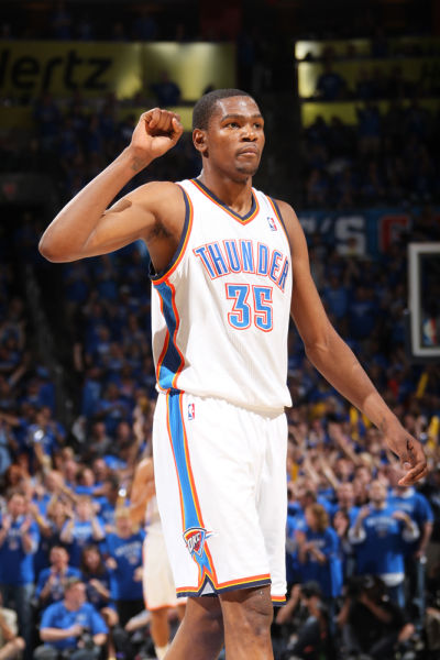 懂球帝足协杯冠军海报：国安是冠军！（懂球帝发布足协杯夺冠海报：国安加冕冠军！）