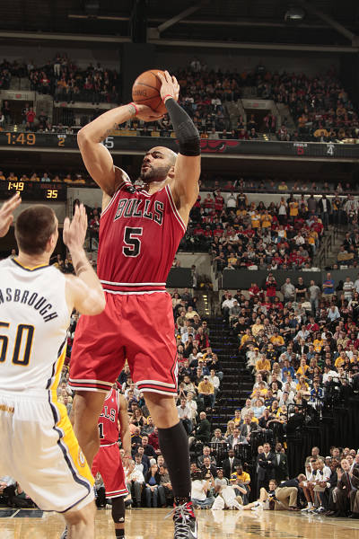 精准定位，鲍尔成为球队关键先生（凭借精准跑位，鲍尔成为球队的关键人物）