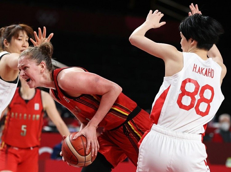 辽宁男篮王哲林关键得分带队胜（王哲林关键时刻发力，助辽宁男篮取胜）