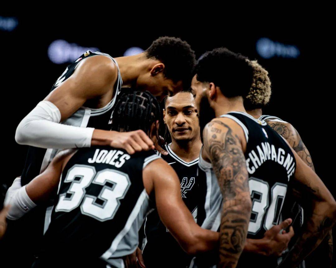 火箭7换1交易方案：哈登杜兰特欲第3次联手冲冠 快船赚得盆满钵满（火箭7换1方案：哈登杜兰特盼第三次合体冲冠，快船大赚特赚）