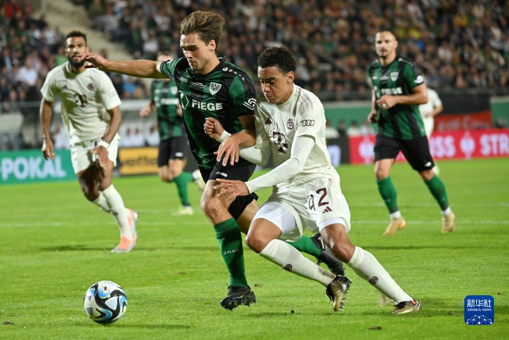 记者：齐尔克泽有可能会离队，曼联有信心从他身上收回转会费（名记：齐尔克泽或将离队，曼联有信心回收转会费）