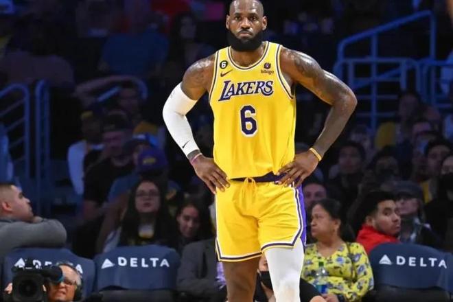 篮球篮网进攻端突然断电，惨遭逆转（篮网进攻突然熄火，惨被逆转）