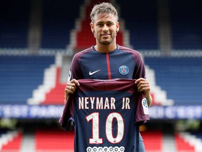 WTT总决赛：王楚钦／孙颖莎战胜印度组合，收获赛事开门红（WTT总决赛：王楚钦／孙颖莎力克印度组合，迎来开门红）