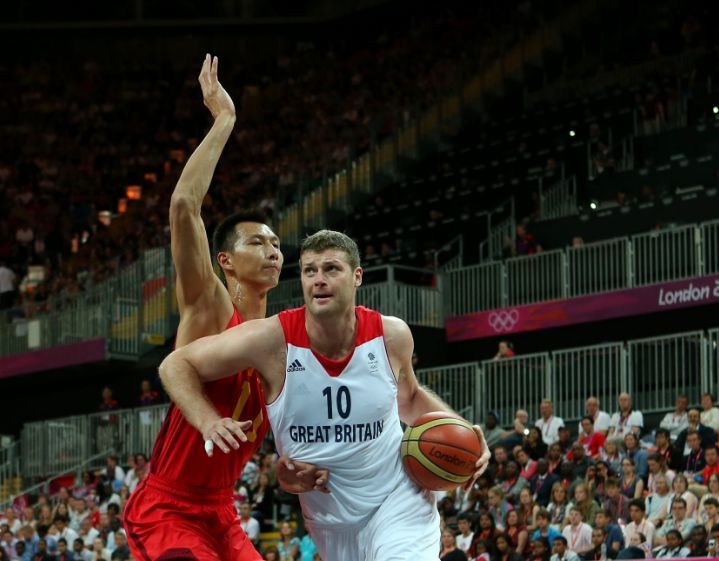 中超国内球员限薪500万元 俱乐部签“阴阳合同”将降级（中超设国内球员年薪上限500万，俱乐部签“阴阳合同”将被降级）