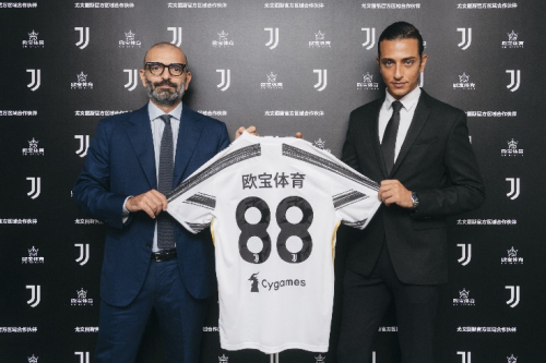 TK谈心中最佳阵容：梅罗入选、魔笛、齐达内、大罗、小罗在列（TK心目最佳阵容揭晓：梅罗上榜，魔笛、齐达内、大罗、小罗悉数在列）