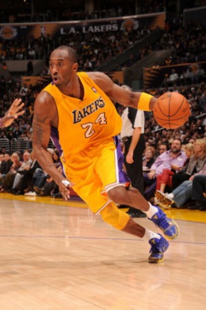 亚足联官网：沙迦击败卫冕冠军重燃晋级希望，新月瞄准6连胜（亚足联官网：沙迦力挫卫冕冠军重燃出线曙光，新月冲击六连胜）