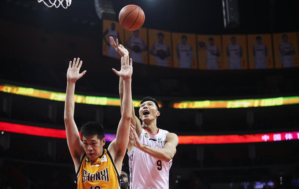 FC26美丽足球：维蒂尼亚、德容领衔，金外脚背夸雷斯马在列（FC26美丽足球：德容携维蒂尼亚领衔，外脚背大师夸雷斯马入选）