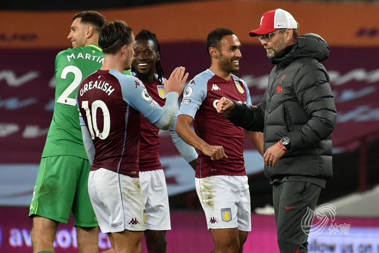 足球战术的新趋势：全能化（全能化引领足球战术新风向）