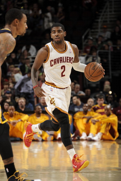 湖人浓眉哥篮下统治球队获胜（浓眉统治内线助湖人取胜）